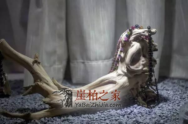 崖柏手感如何判断?手涩光滑到底是什么感觉