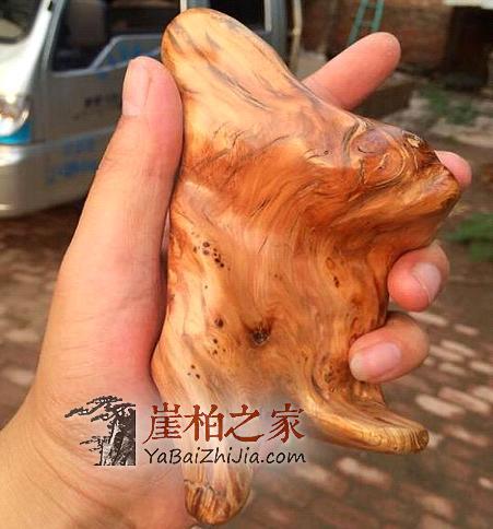 看民间高手如何把丑陋的崖柏根变成精美的手把件的?-1