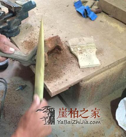 看民间高手如何把丑陋的崖柏根变成精美的手把件的?-4