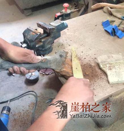 看民间高手如何把丑陋的崖柏根变成精美的手把件的?-5