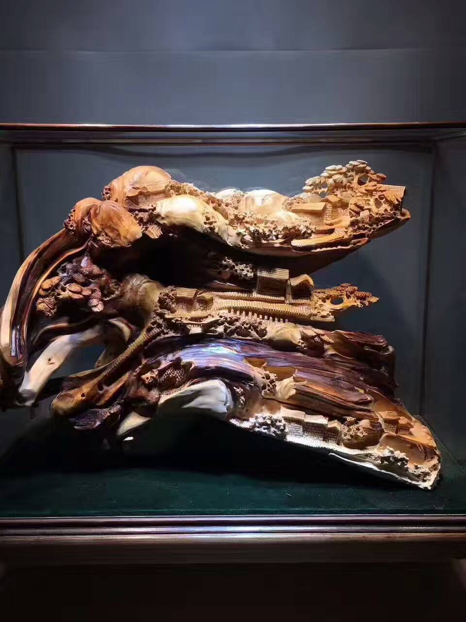 完美材质崖柏雕刻作品《山里人家》 参赛级作品