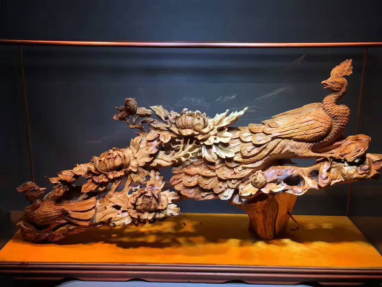 陈化老料无拼接完整根雕《孔雀牡丹》绝世精品