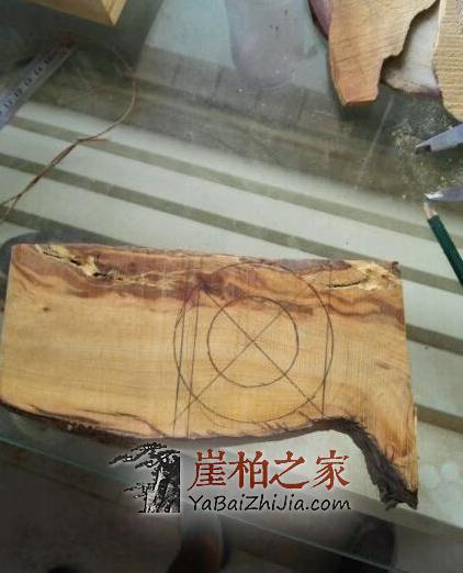 废料逆袭!直播玩家用崖柏做手镯,没瘤花也很美!-1