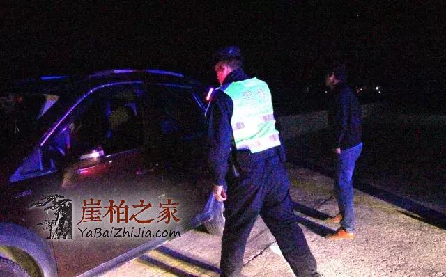 丹巴森林公安蹲点5小时查获崖柏3吨!-4