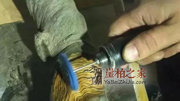 崖柏的美丽靠打磨!-10