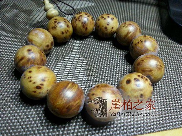 崖柏手串长毛了?上面一层白色物质是什么?-1