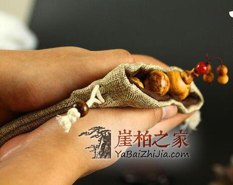 盘玩崖柏做到以下几步,让您获得真正的玻璃壳琥珀色包浆!-5