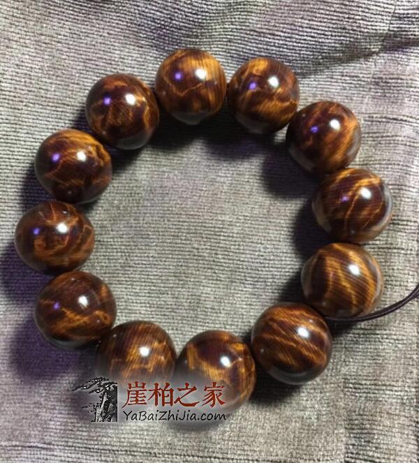 龙胆纹崖柏手串与闪电纹崖柏手串的区别是什么?-5