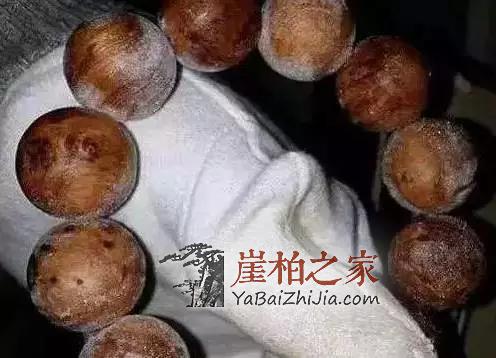 刚买几天的崖柏手串或者把件,竟然长毛了!这是怎么回事?-1