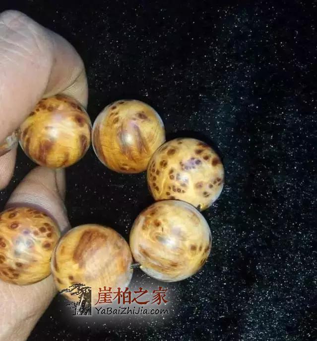 刚买几天的崖柏手串或者把件,竟然长毛了!这是怎么回事?-2