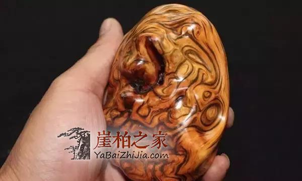 崖柏手把件如何挑选?记住六点让你挑选完美把件-5